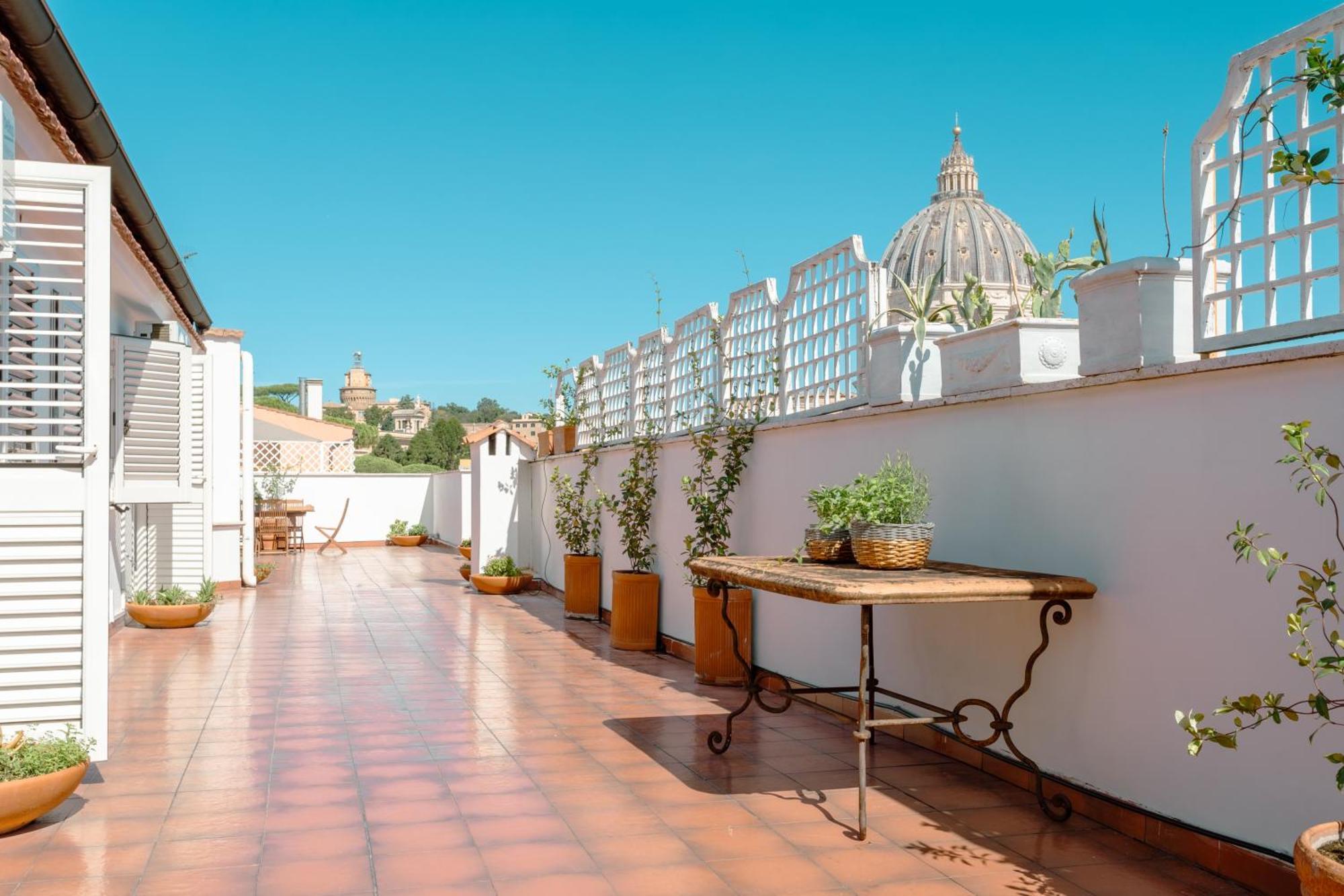 Saint Peter's Luxury Terrace Apartment