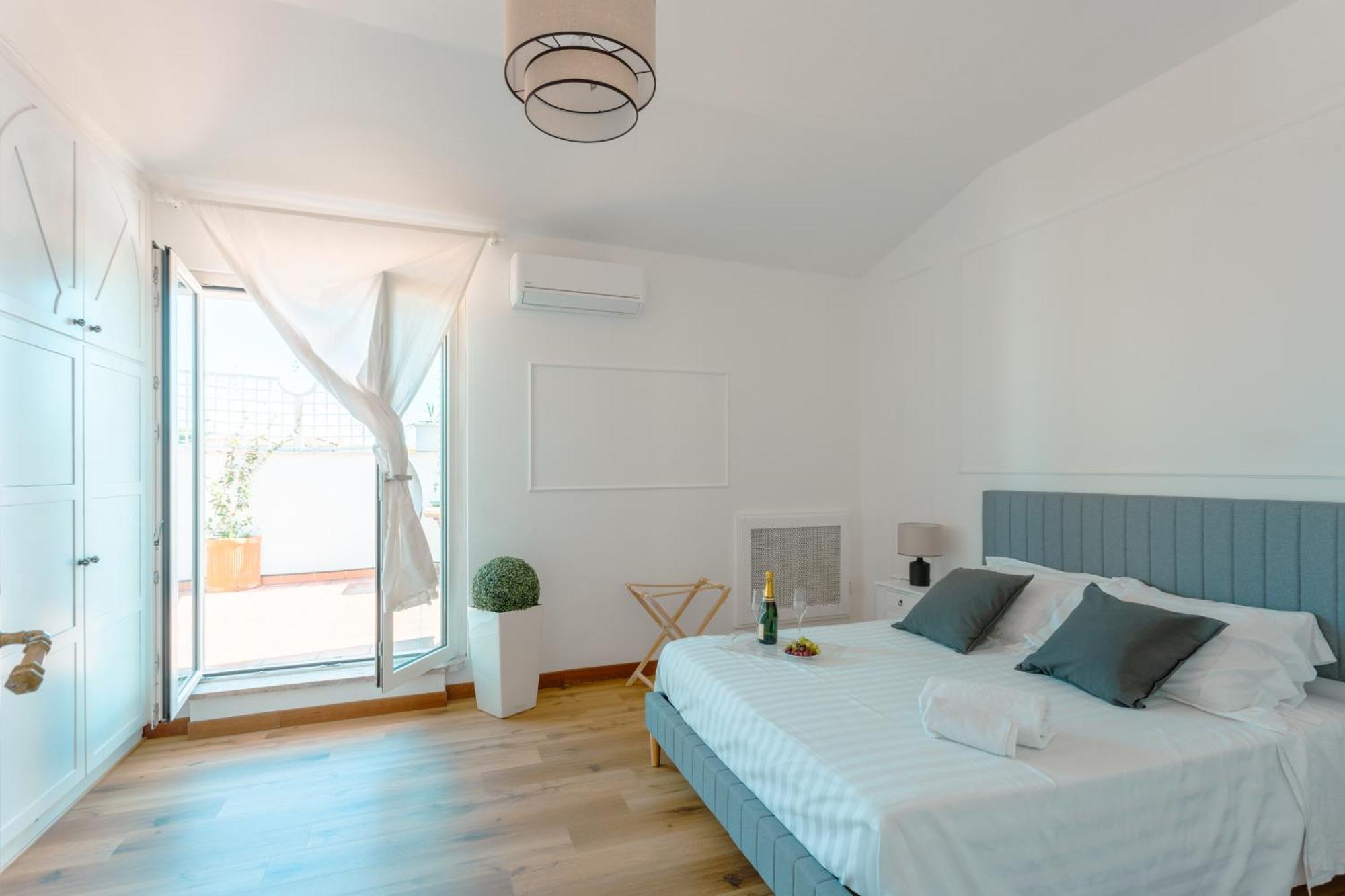 Saint Peter's Luxury Terrace Apartment *
